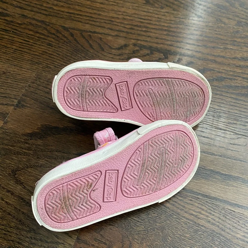 GAP sneakers size